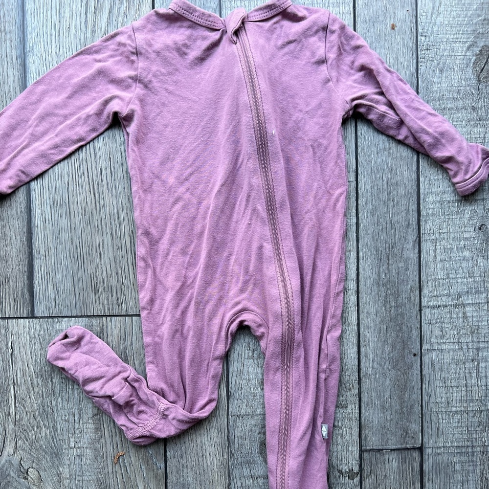 Kyte baby mulberry footie 3-6 months